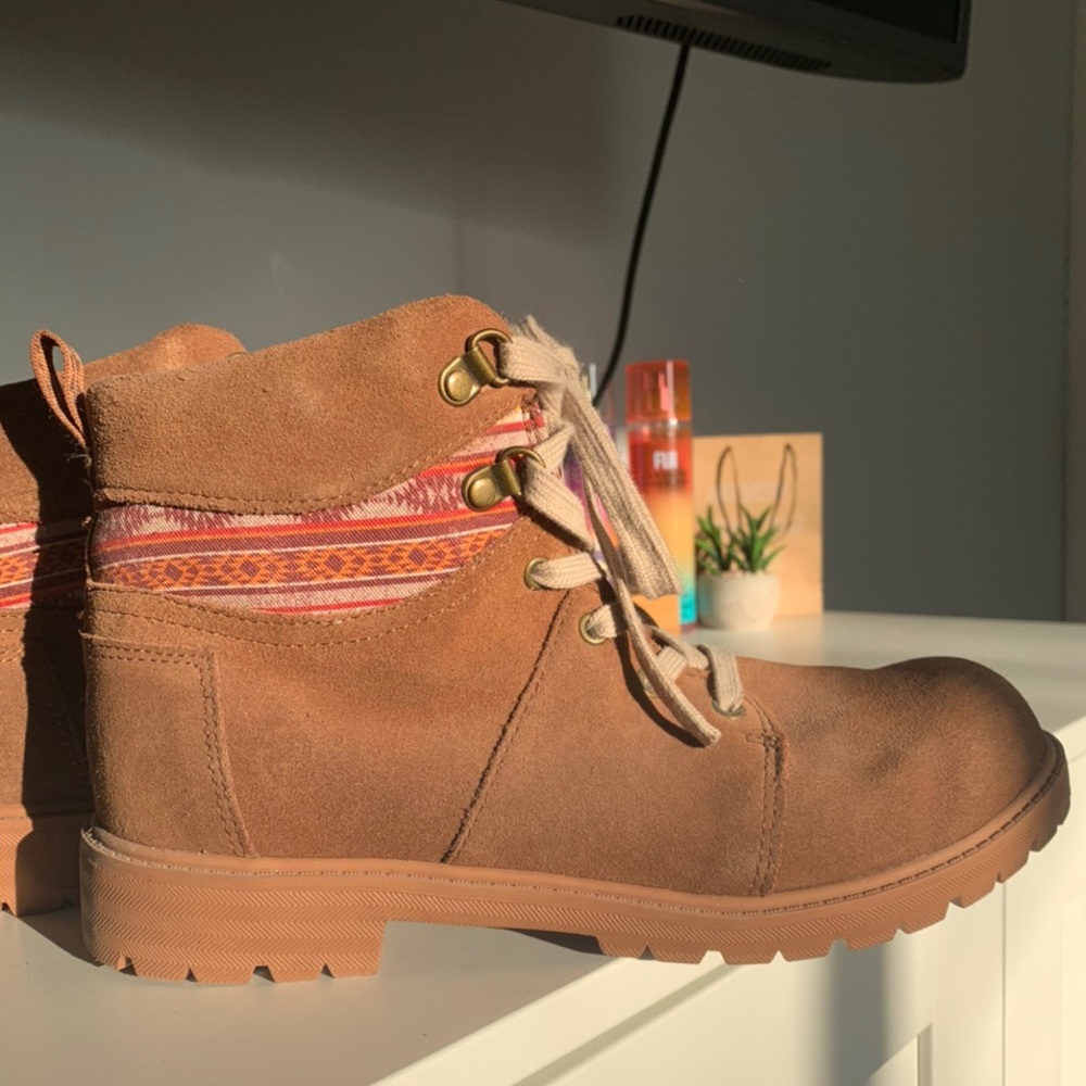 Brown arm Aztec boots
